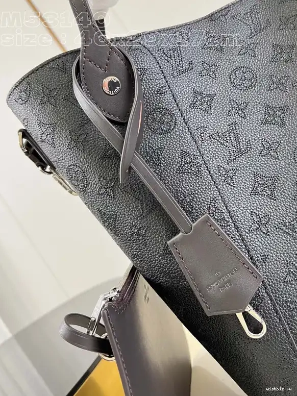 WIS x 29.5 17CM x LOUIS VUITTON HINA-46 0525